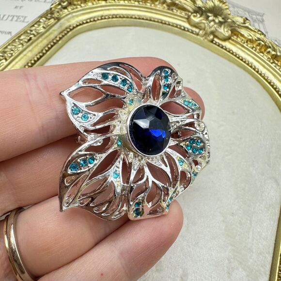 Vintage Art Deco Silver Tone Blue Rhinestone Floral Fashion Brooch - Picture 2 of 4